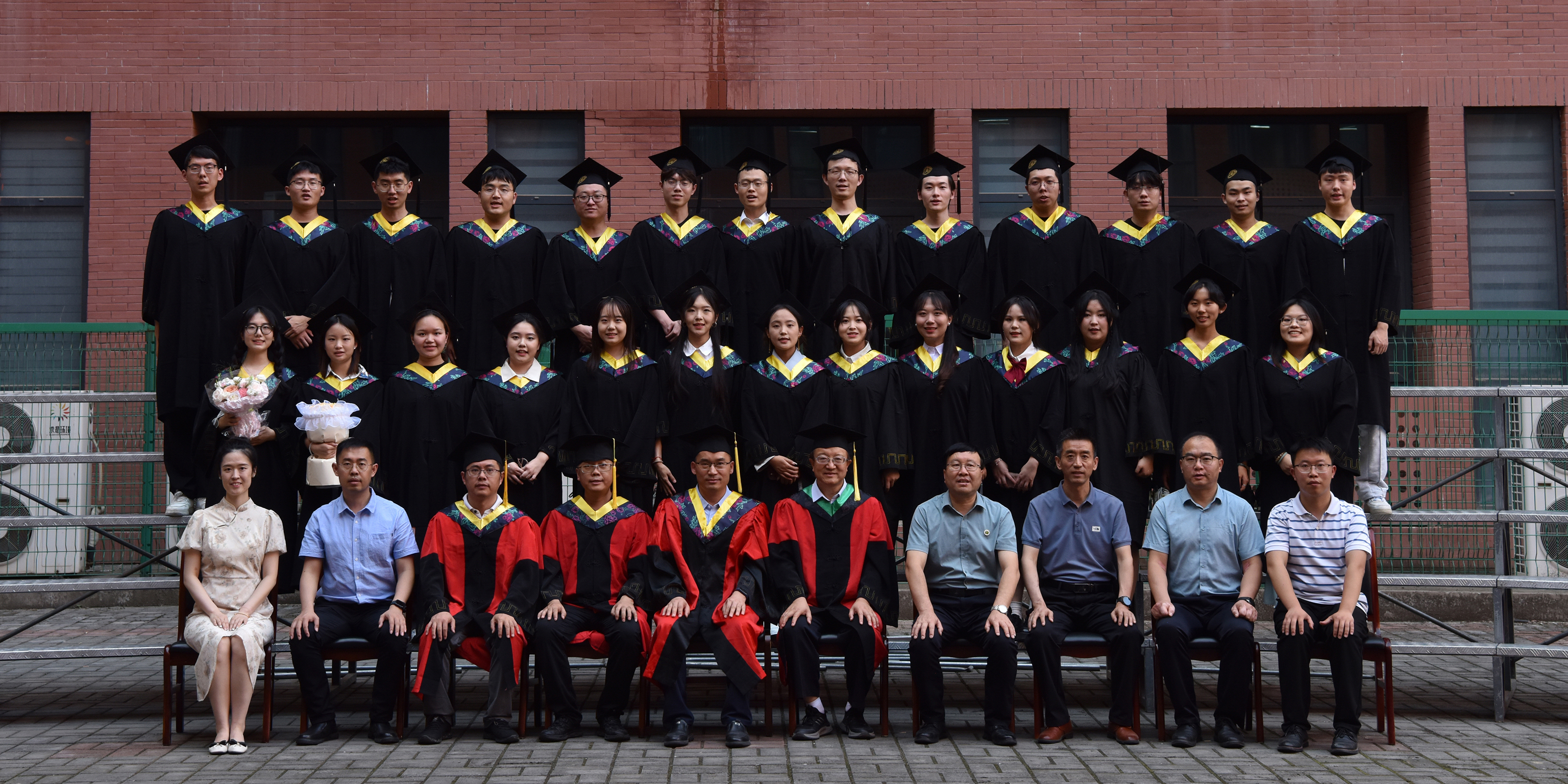 88038威尼斯2024届环境科学201班毕业留念.jpg